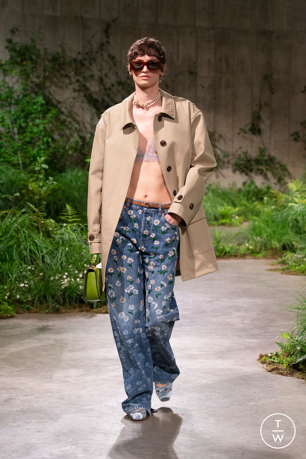 Fashion Week Milan Resort 2025 look 16 de la collection Gucci womenswear