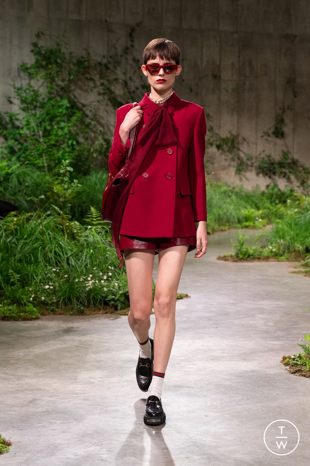 Fashion Week Milan Resort 2025 look 33 from the Gucci collection womenswear