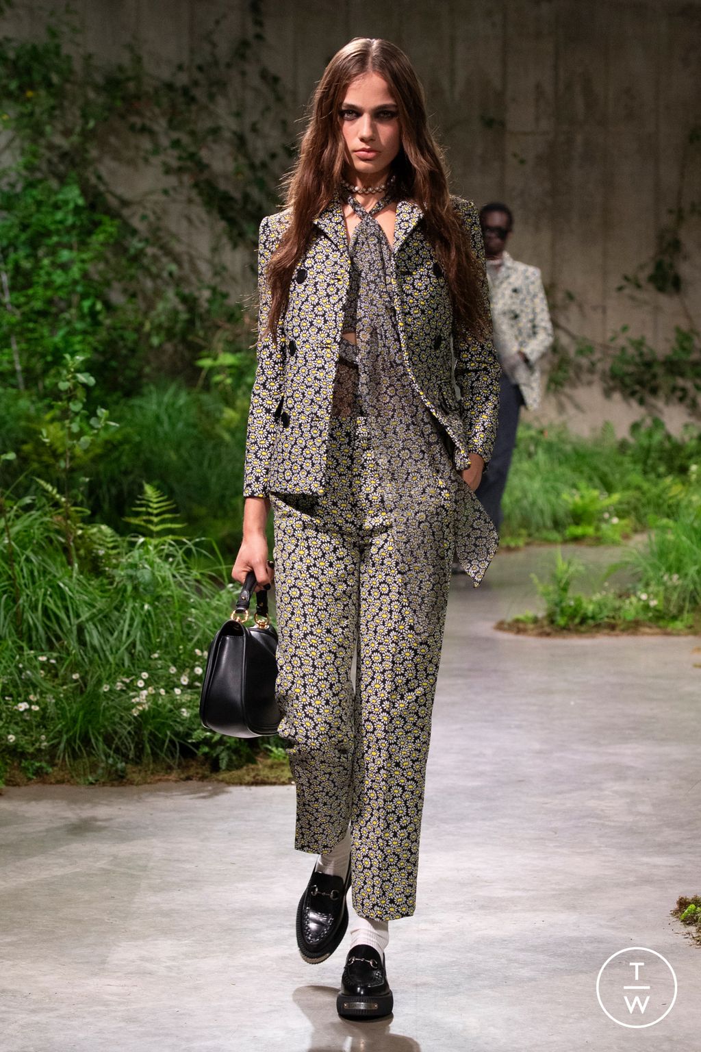 Fashion Week Milan Resort 2025 look 42 from the Gucci collection 女装