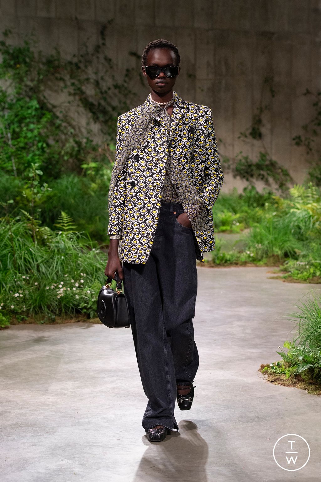 Fashion Week Milan Resort 2025 look 43 from the Gucci collection 女装