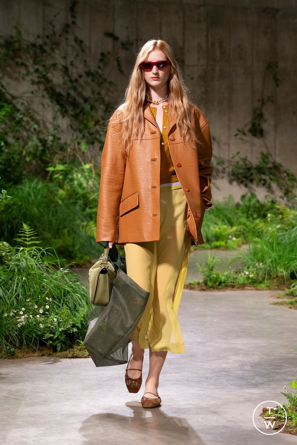 Fashion Week Milan Resort 2025 look 46 from the Gucci collection womenswear