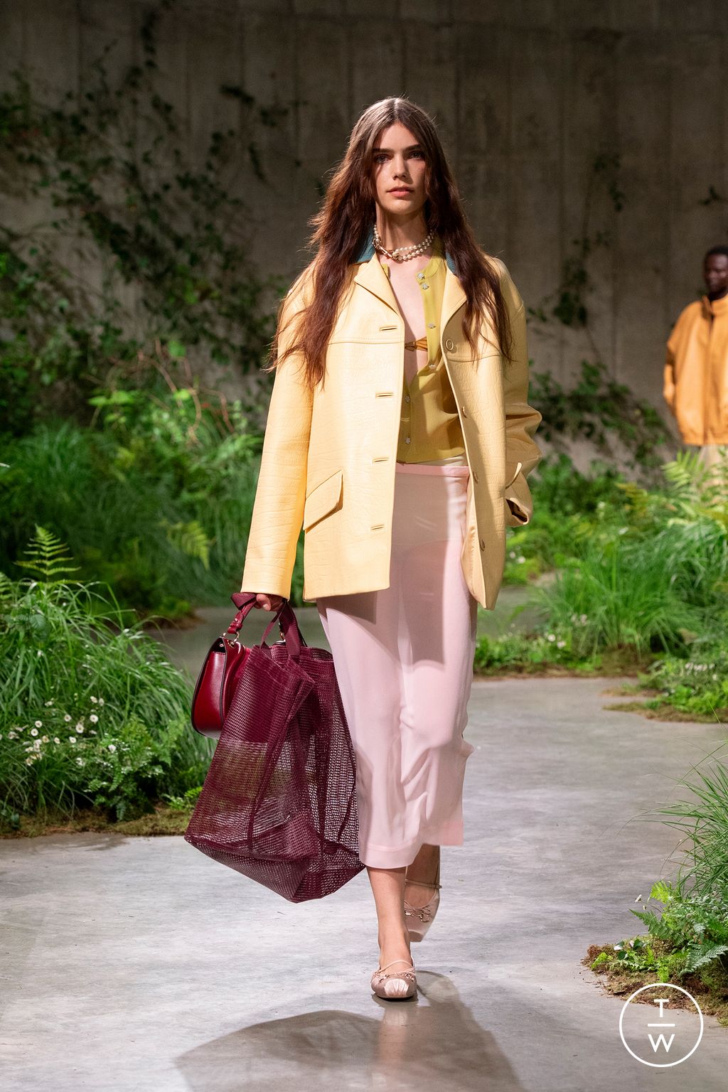 Fashion Week Milan Resort 2025 look 48 from the Gucci collection 女装
