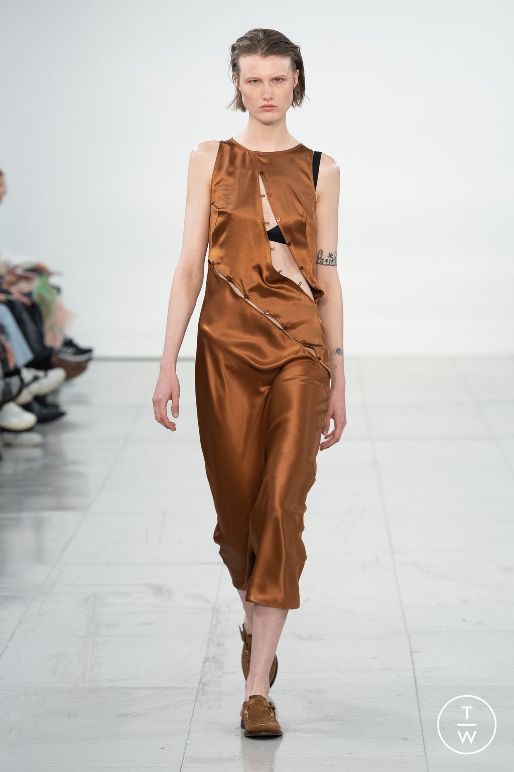 Fashion Week London Spring/Summer 2023 look 6 de la collection Eftychia womenswear