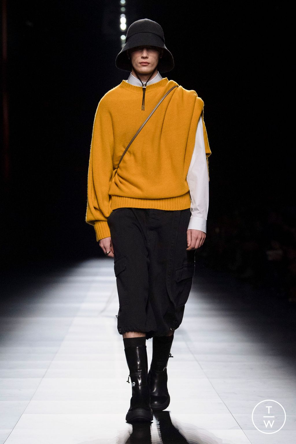 Fashion Week Paris Fall/Winter 2023 look 32 from the Dior Men collection 男装