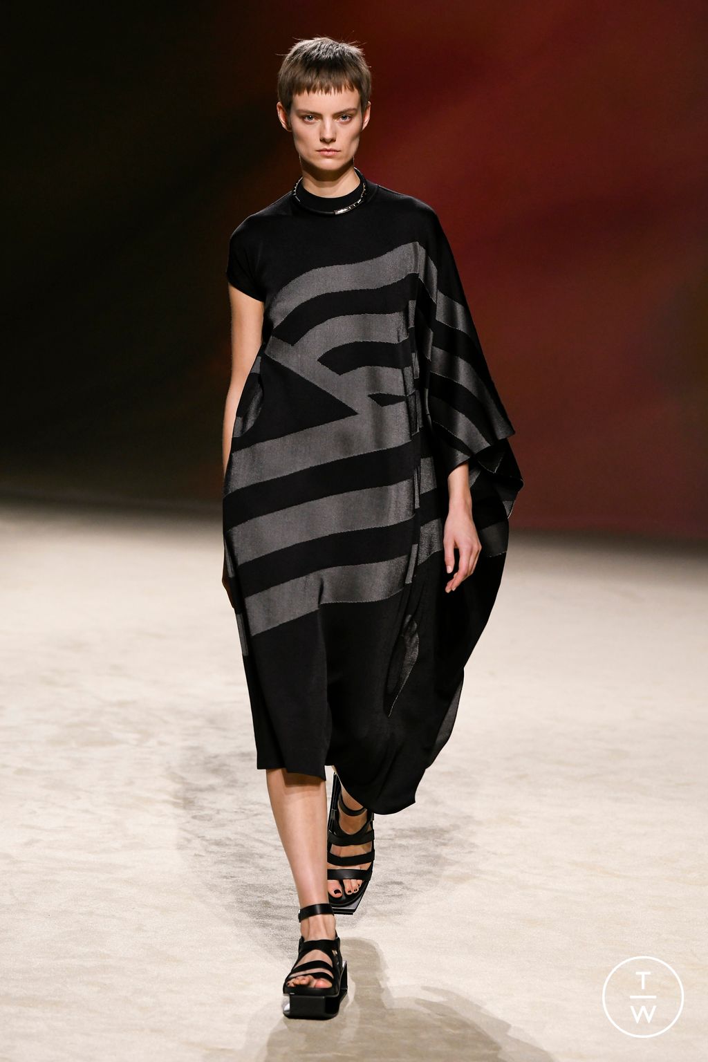 Fashion Week Paris Spring/Summer 2023 look 52 from the Hermès collection 女装