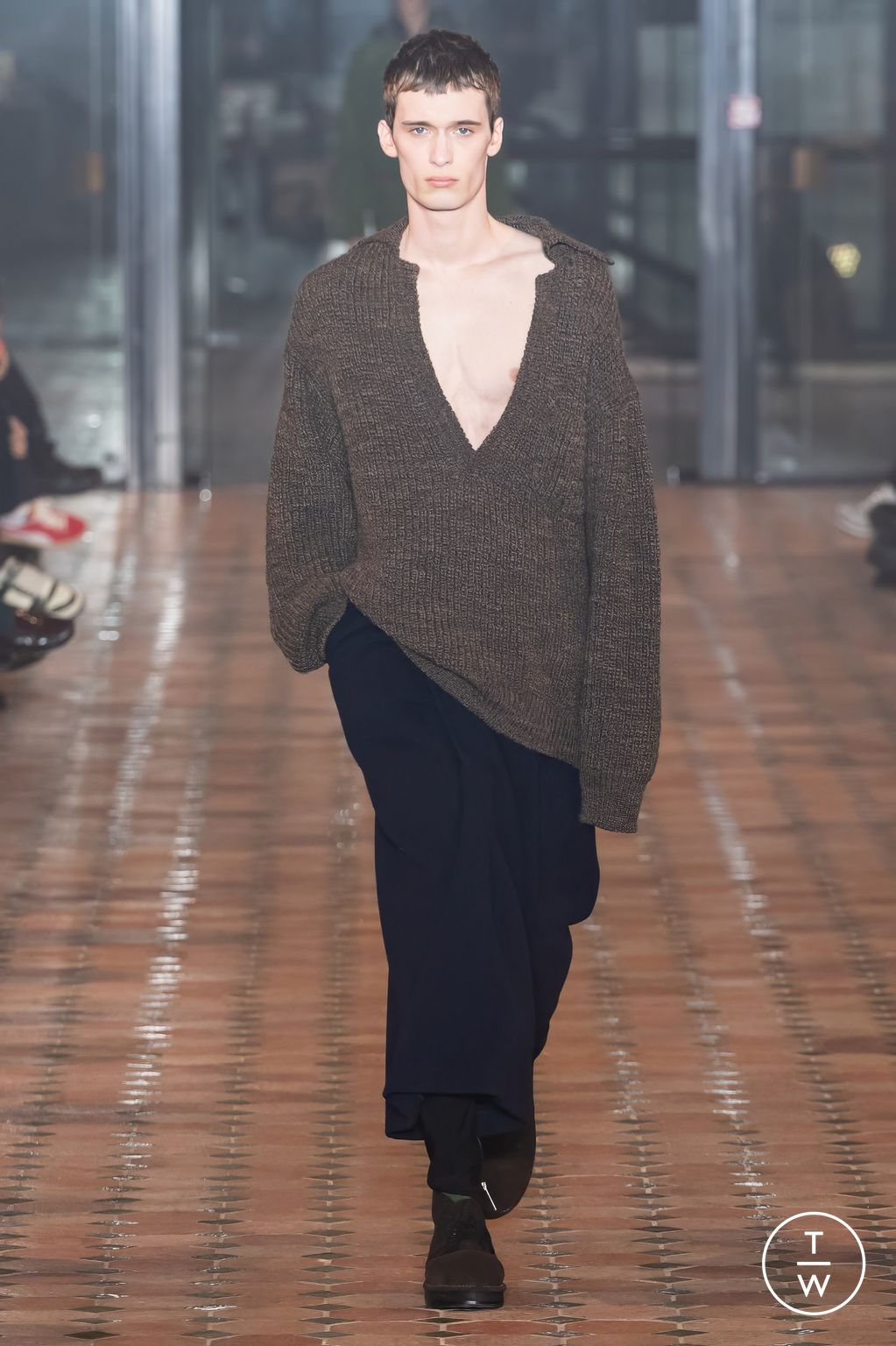 Fashion Week Paris Fall/Winter 2024 look 1 from the BED j.w. FORD collection 男装