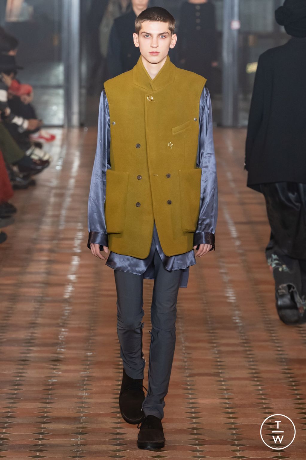 Fashion Week Paris Fall/Winter 2024 look 8 from the BED j.w. FORD collection 男装