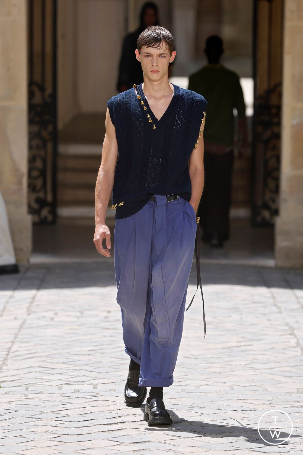 Fashion Week Paris Spring-Summer 2025 look 17 from the BED j.w. FORD collection 男装