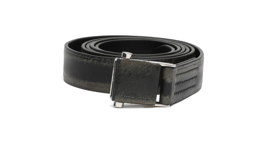 Fashion Week Paris Spring/Summer 2018 look 41 from the Miu Miu collection 女装配饰