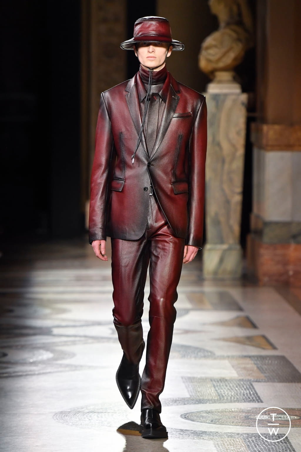 Fashion Week Paris Fall/Winter 2020 look 12 from the Berluti collection menswear