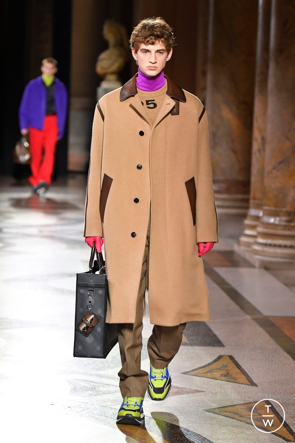 Fashion Week Paris Fall/Winter 2020 look 35 from the Berluti collection 男装