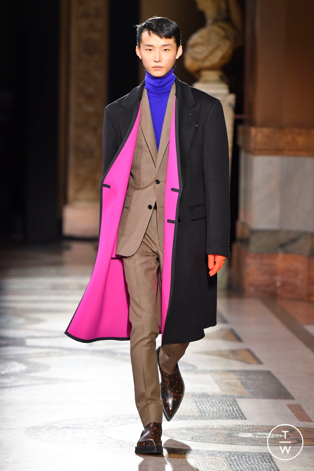 Fashion Week Paris Fall/Winter 2020 look 42 from the Berluti collection 男装