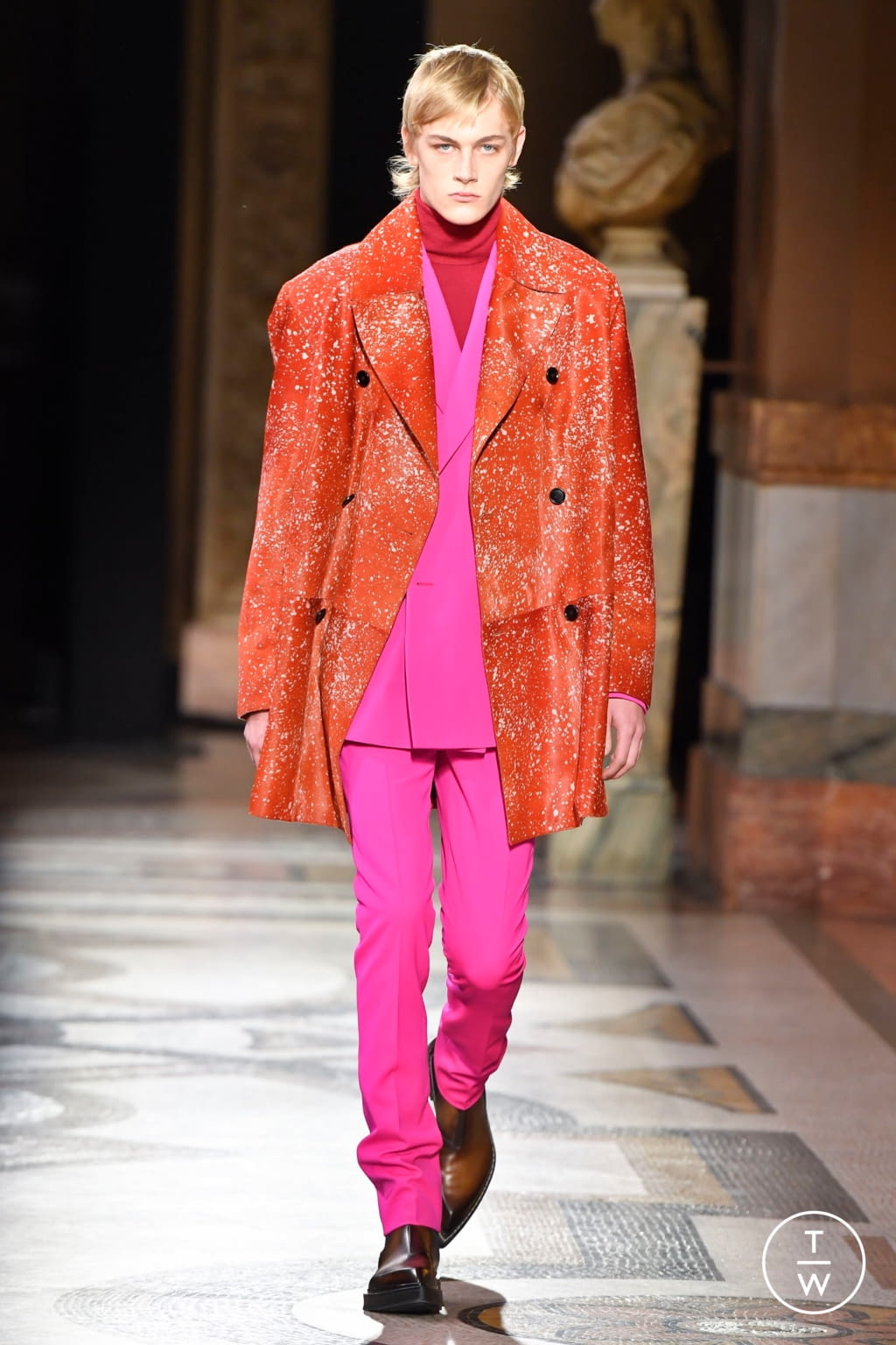 Fashion Week Paris Fall/Winter 2020 look 43 from the Berluti collection 男装