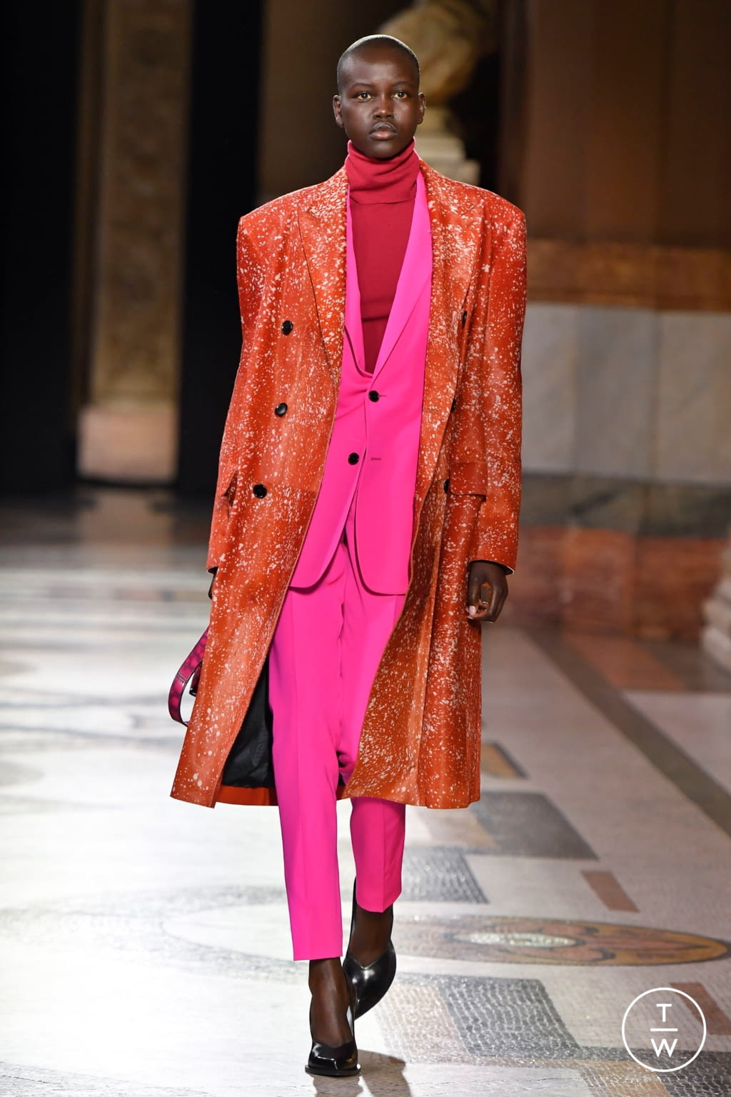 Fashion Week Paris Fall/Winter 2020 look 44 from the Berluti collection 男装