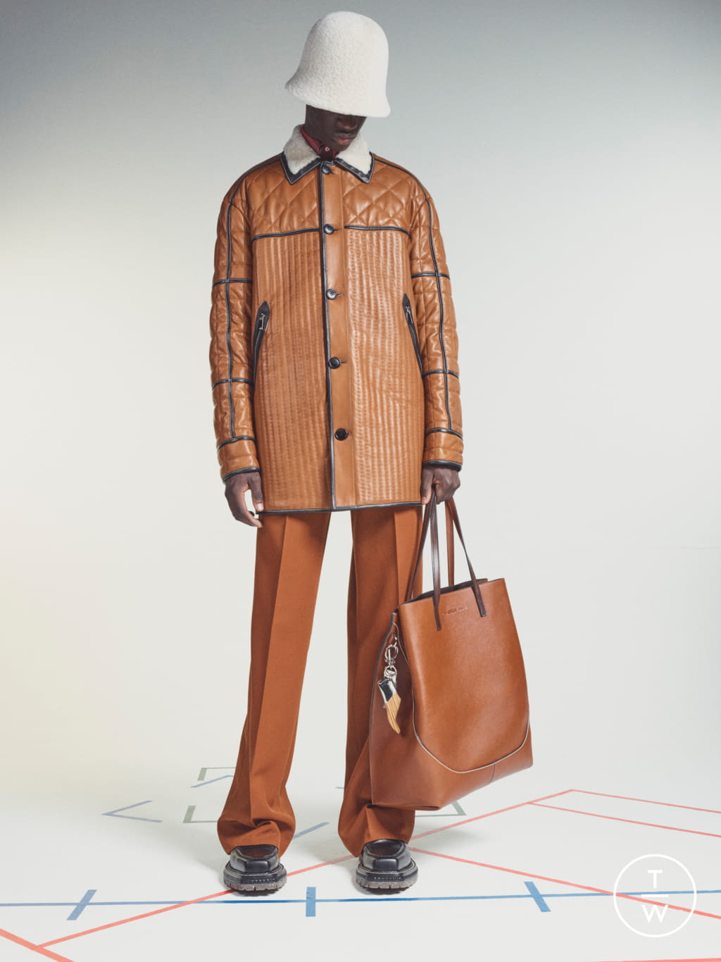 Fashion Week Paris Fall/Winter 2021 look 7 from the Berluti collection 男装