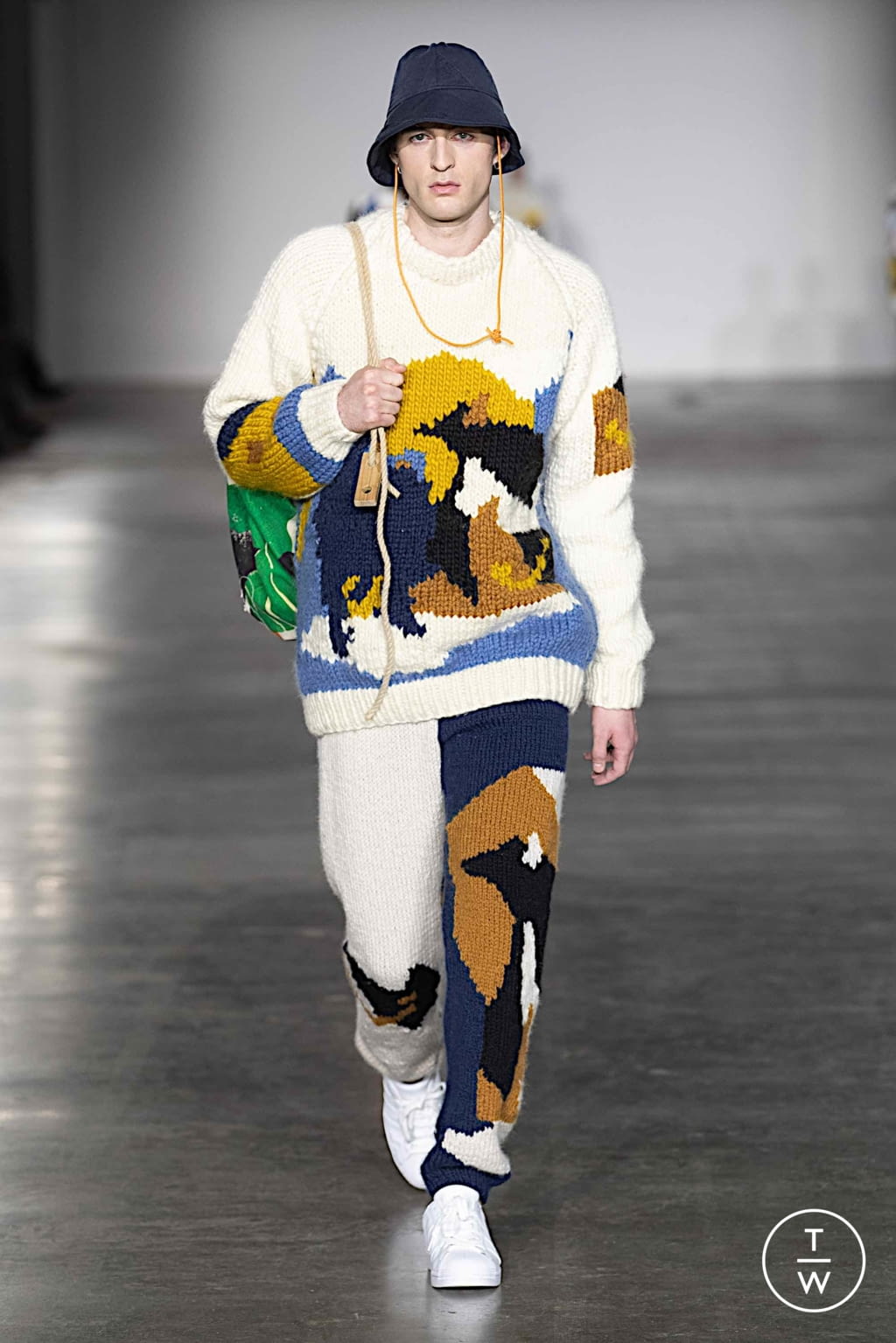Fashion Week London Fall/Winter 2020 look 20 from the Bethany Williams collection 男装