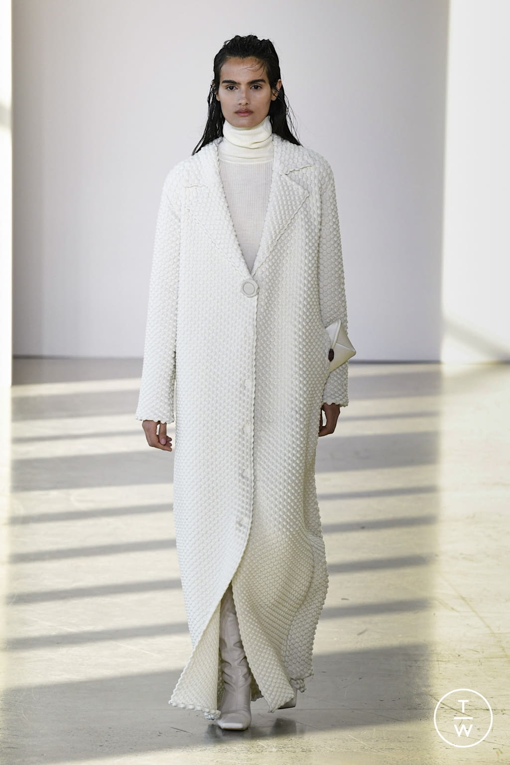 Fashion Week New York Fall/Winter 2022 look 1 from the Bevza collection womenswear