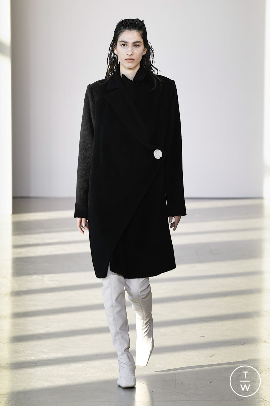 Fashion Week New York Fall/Winter 2022 look 5 from the Bevza collection womenswear
