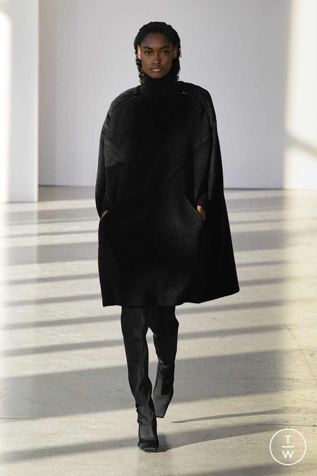 Fashion Week New York Fall/Winter 2022 look 17 de la collection Bevza womenswear