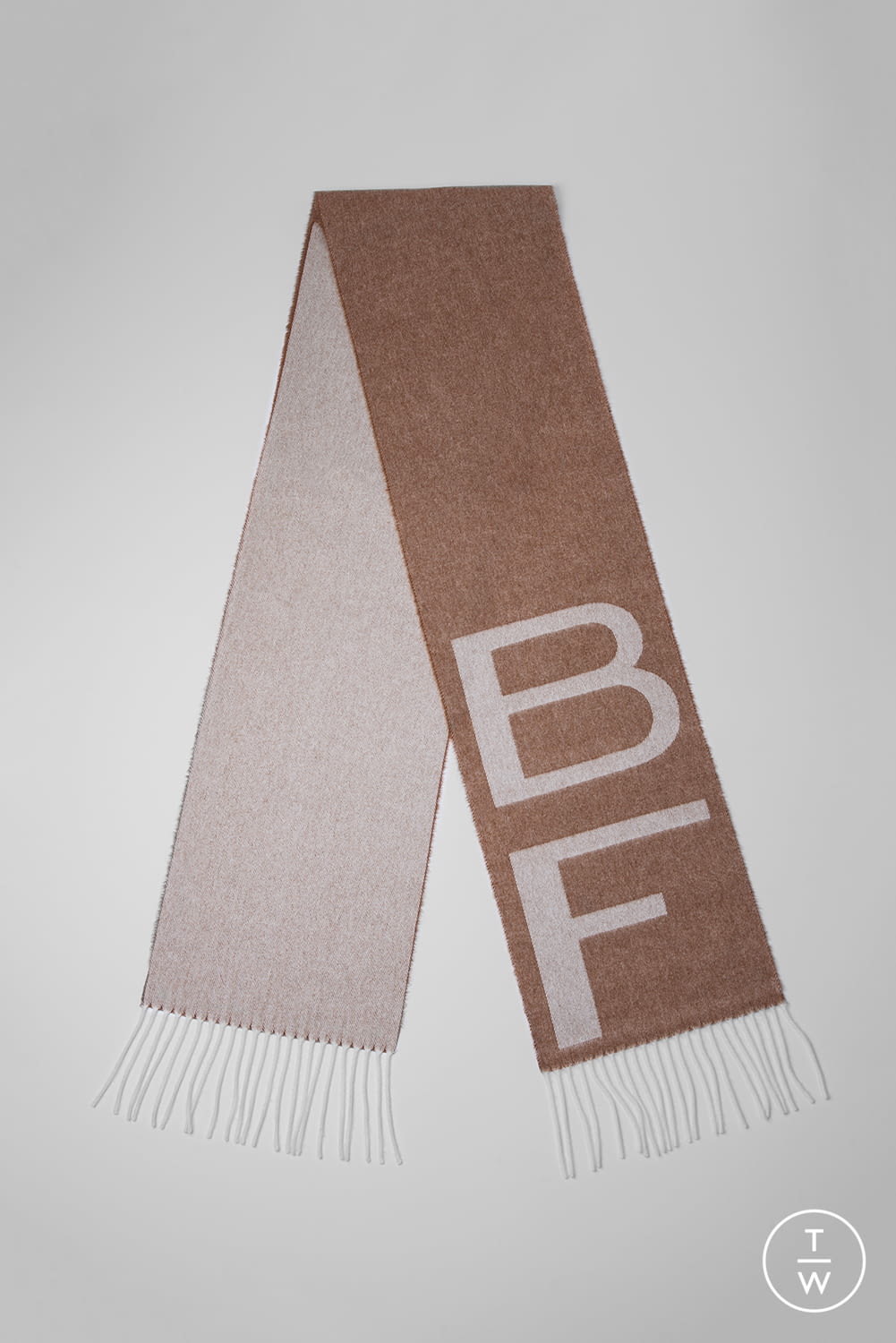 Fashion Week Paris Resort 2022 look 85 de la collection By Far womenswear accessories