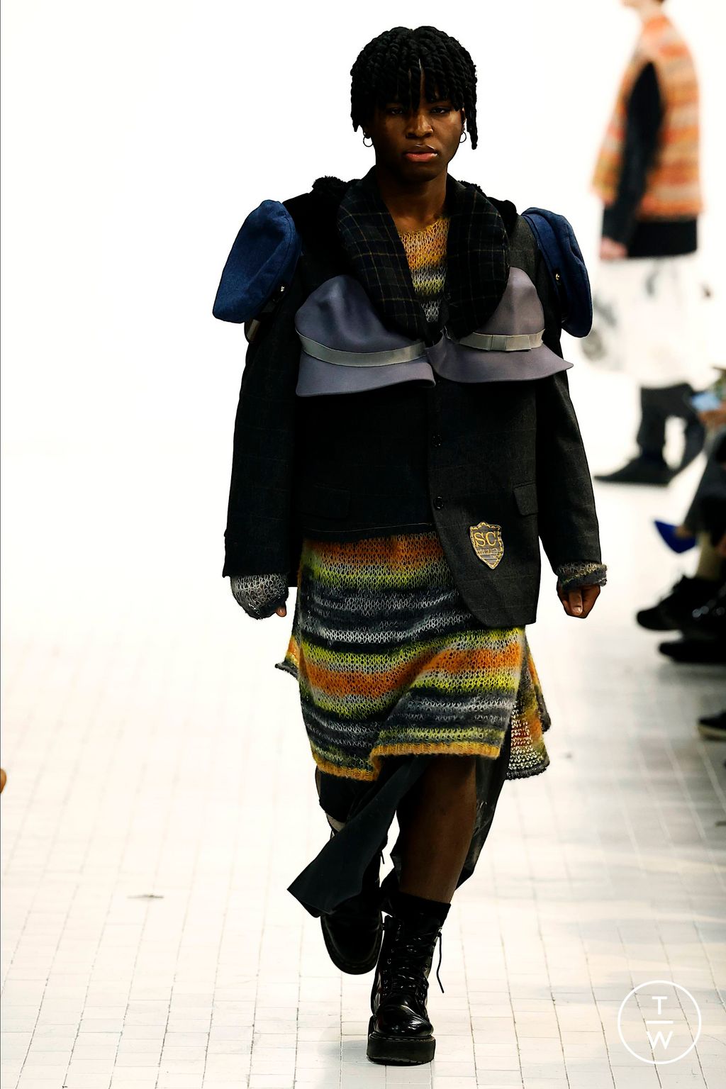 Fashion Week Milan Fall/Winter 2023 look 17 de la collection Simon Cracker menswear