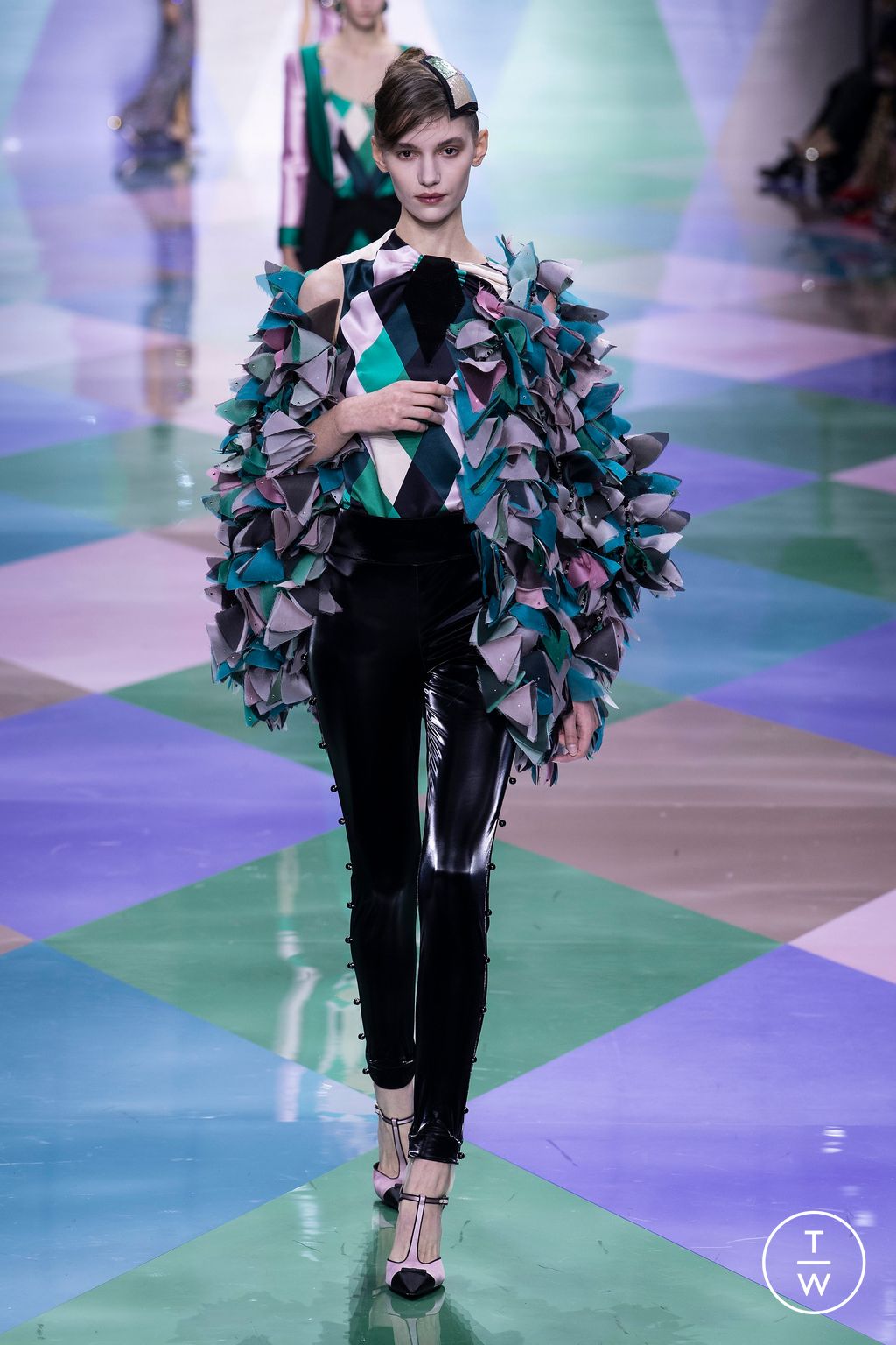 Fashion Week Paris Spring/Summer 2023 look 18 from the Giorgio Armani Privé collection couture