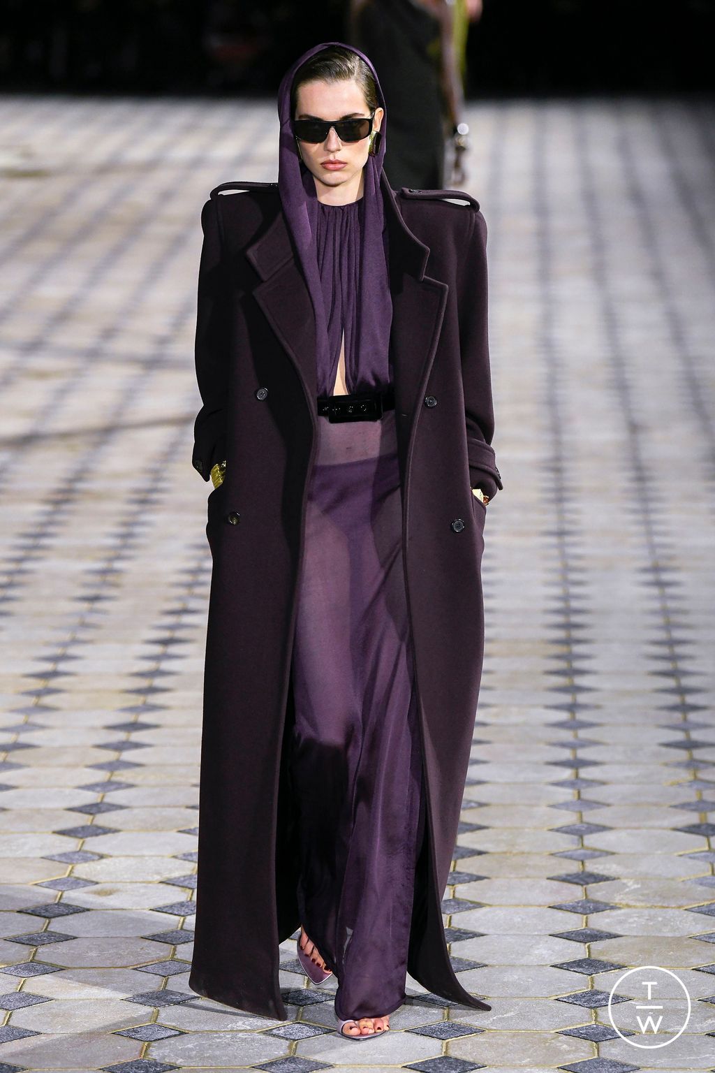 Fashion Week Paris Spring/Summer 2023 look 9 from the Saint Laurent collection 女装