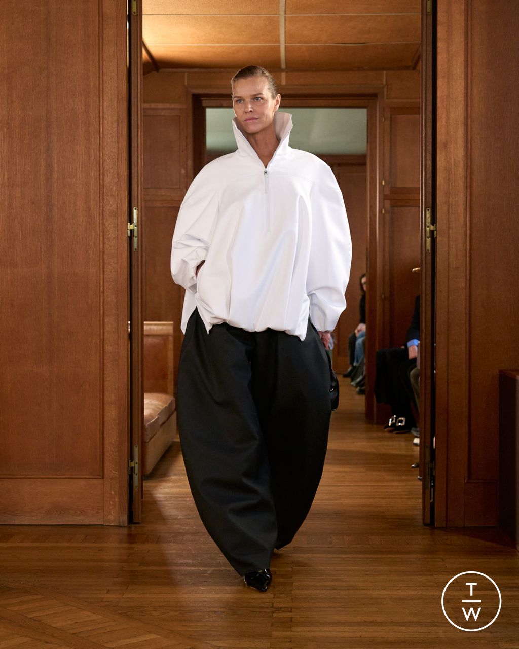 Fashion Week Paris Spring/Summer 2025 look 6 from the Jacquemus collection menswear