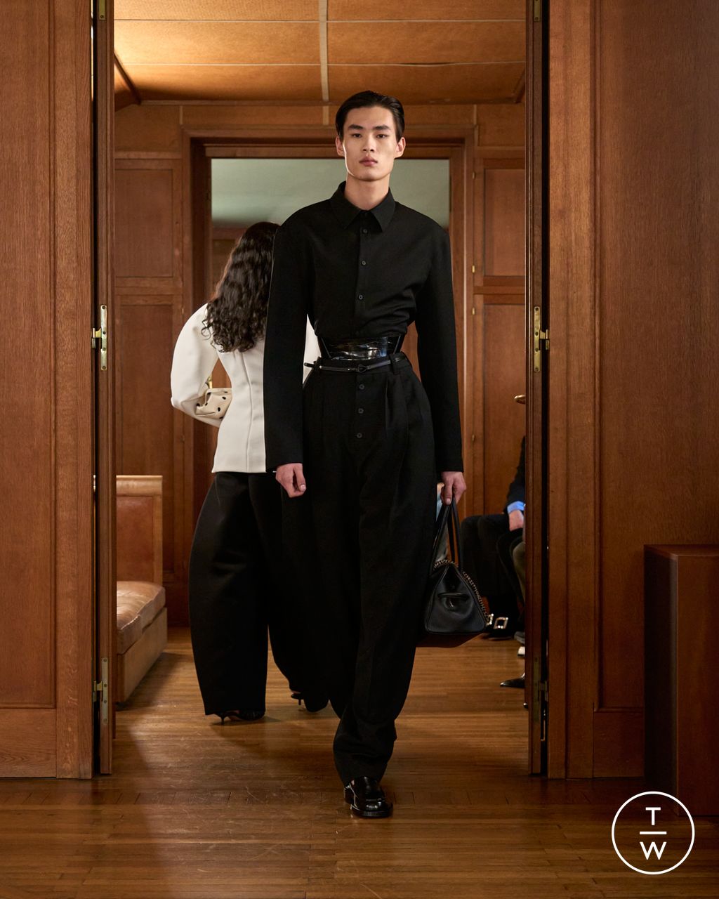 Fashion Week Paris Spring/Summer 2025 look 9 from the Jacquemus collection menswear