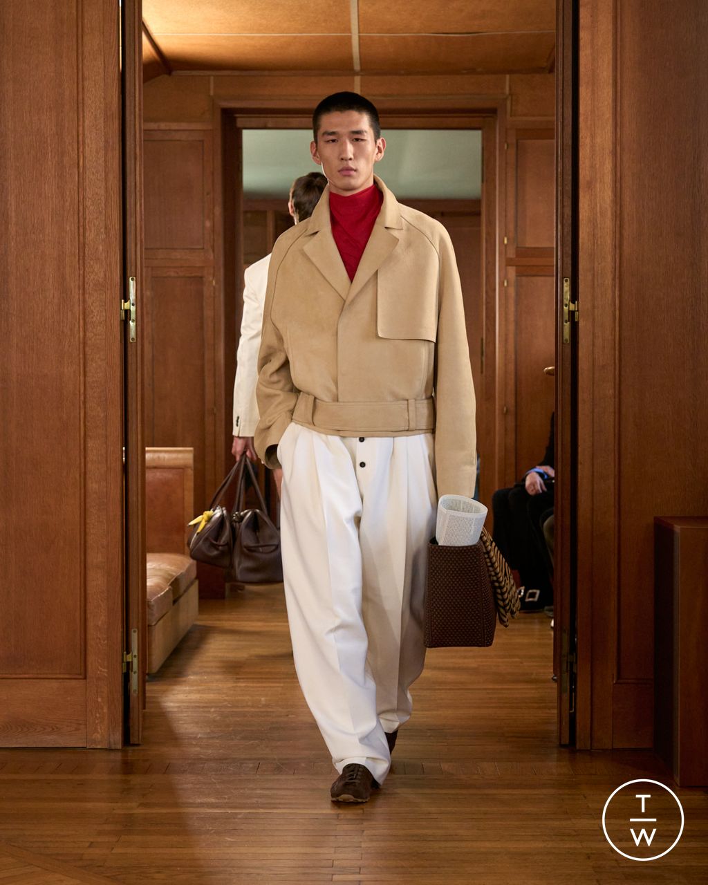 Fashion Week Paris Spring/Summer 2025 look 16 from the Jacquemus collection menswear