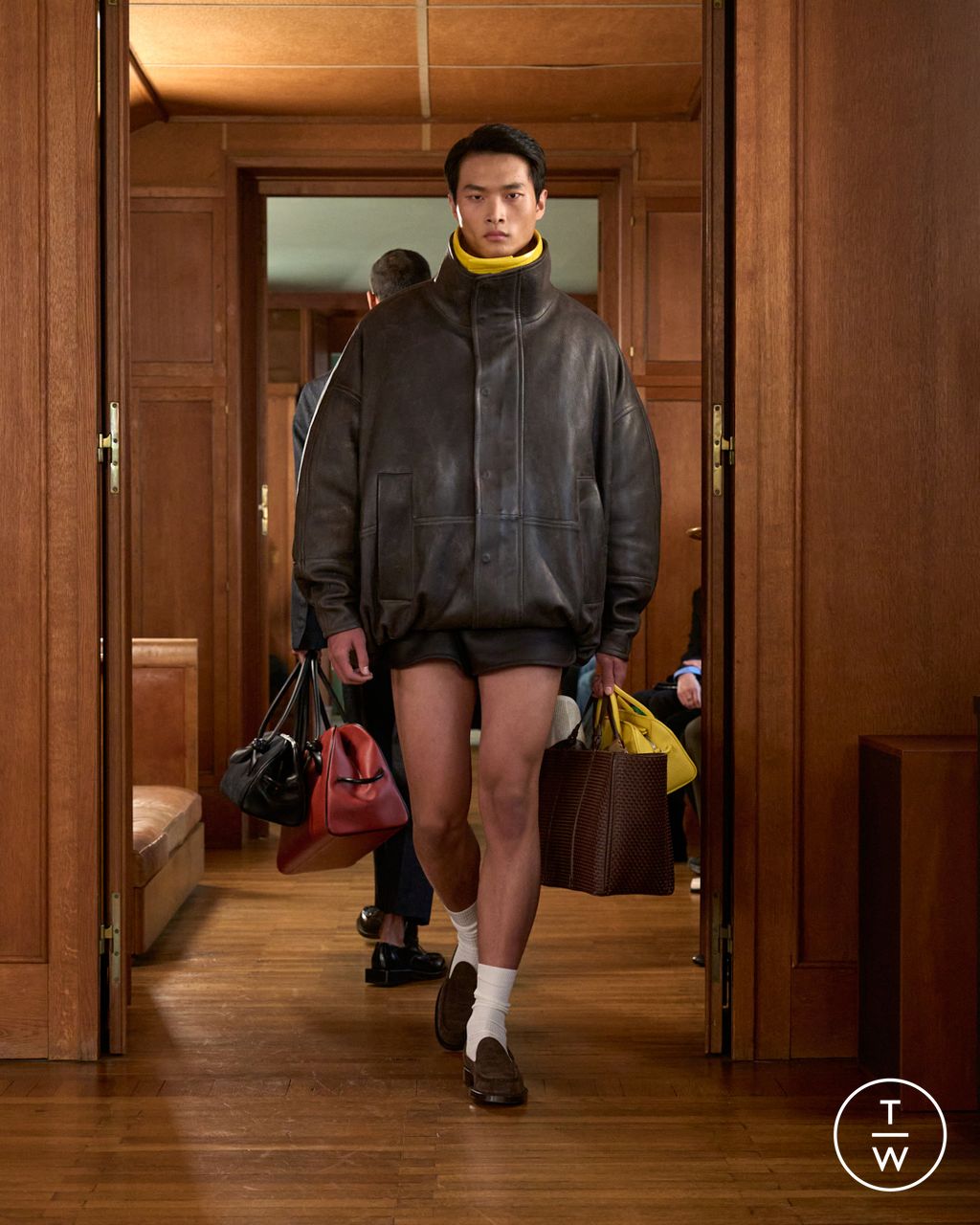 Fashion Week Paris Spring/Summer 2025 look 21 de la collection Jacquemus menswear