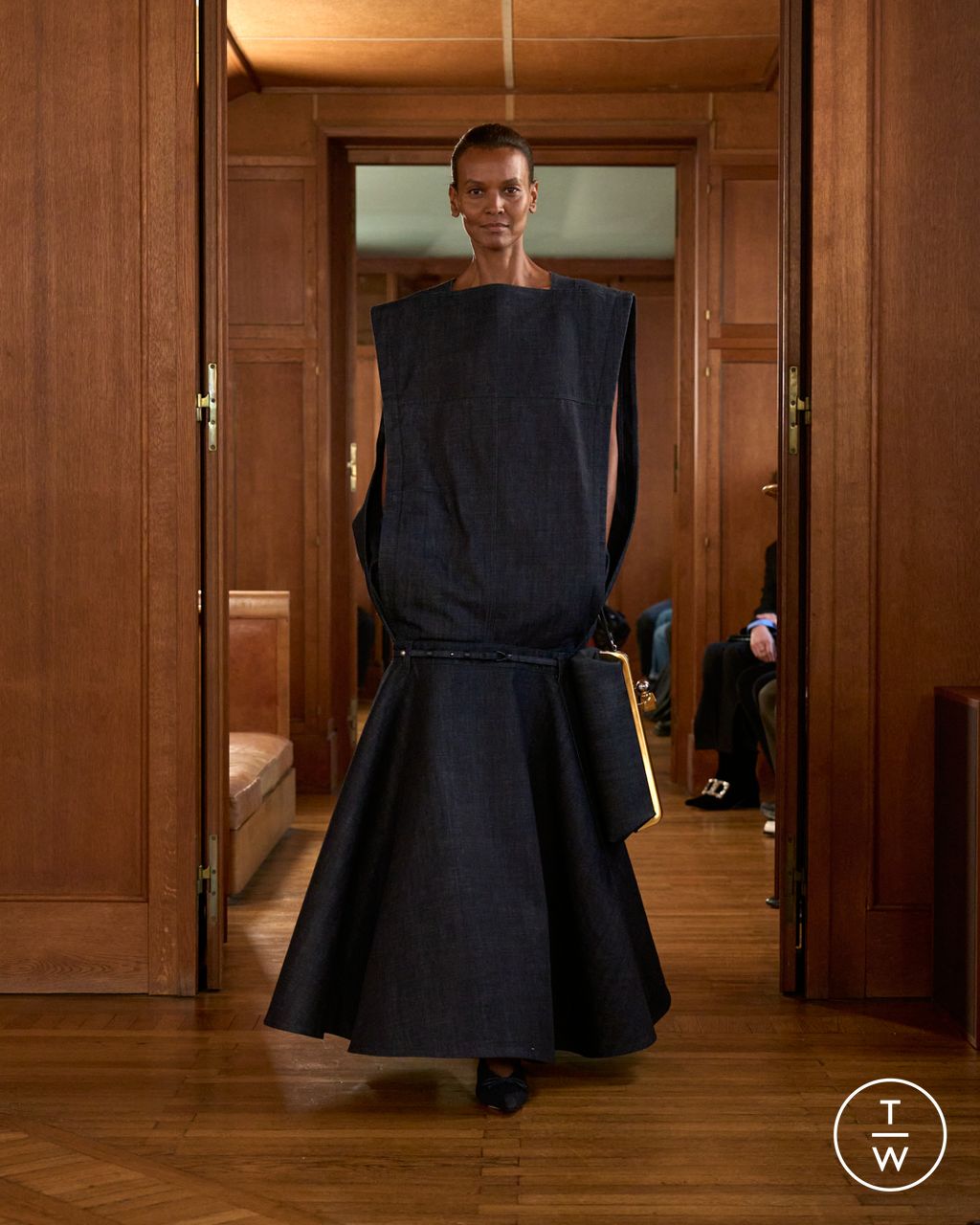 Fashion Week Paris Spring/Summer 2025 look 22 from the Jacquemus collection menswear