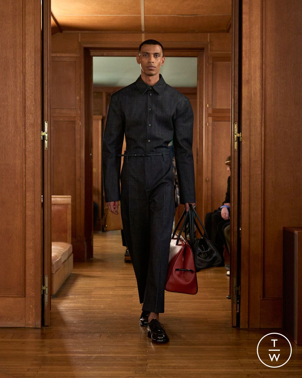 Fashion Week Paris Spring/Summer 2025 look 23 from the Jacquemus collection menswear