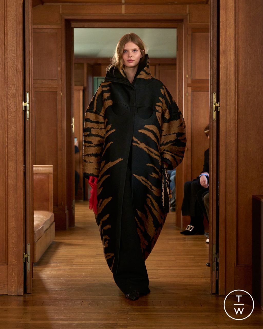 Fashion Week Paris Spring-Summer 2025 look 24 from the Jacquemus collection womenswear
