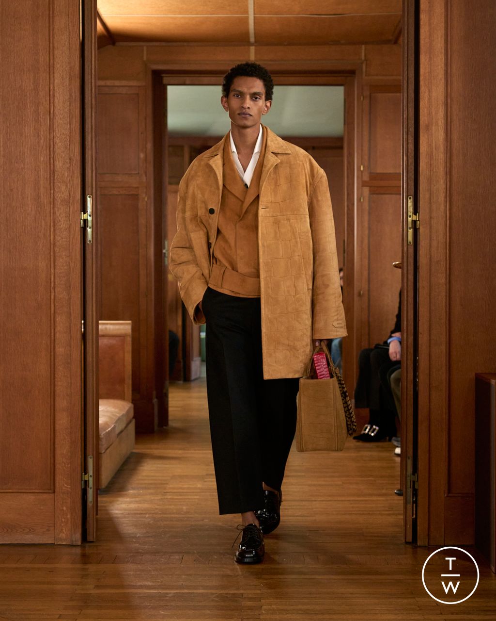 Fashion Week Paris Spring/Summer 2025 look 25 from the Jacquemus collection menswear