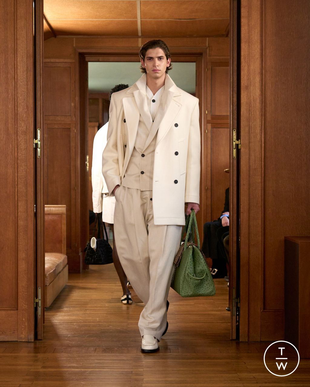 Fashion Week Paris Spring/Summer 2025 look 29 from the Jacquemus collection menswear