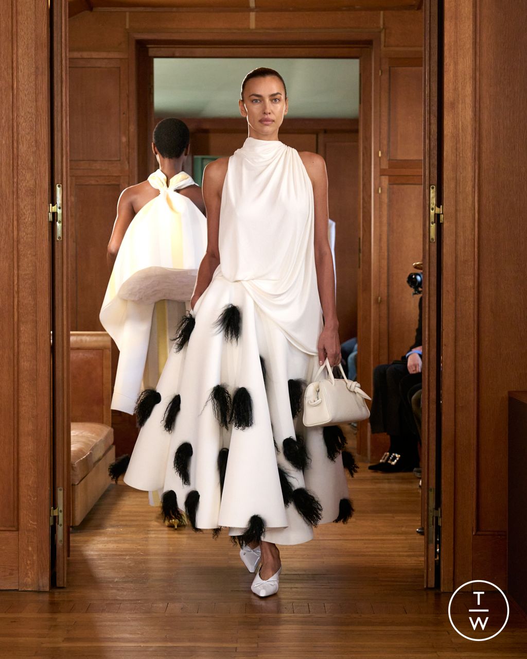 Fashion Week Paris Spring/Summer 2025 look 33 from the Jacquemus collection menswear