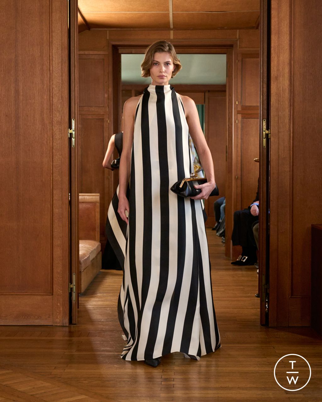 Fashion Week Paris Spring/Summer 2025 look 35 from the Jacquemus collection menswear