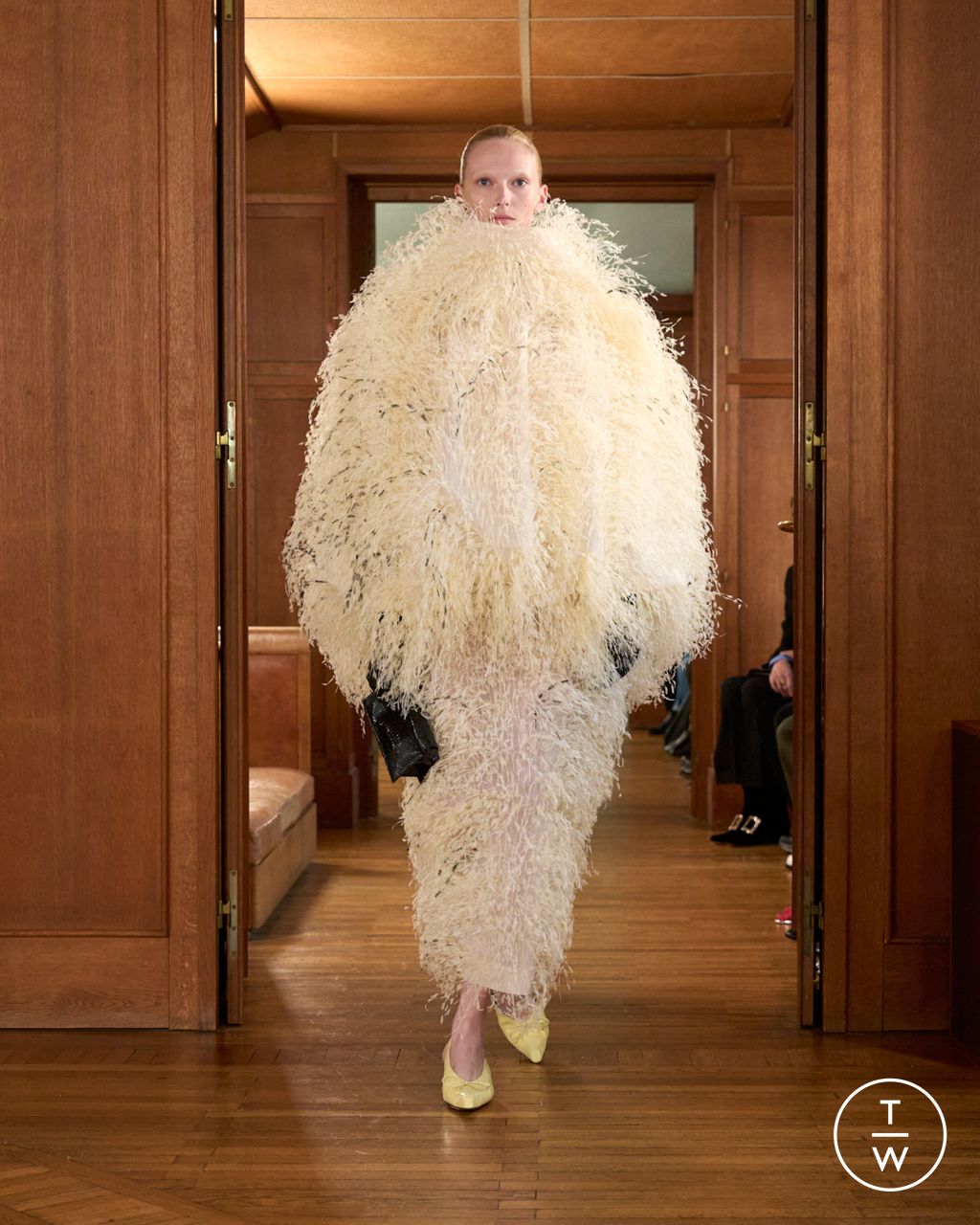 Fashion Week Paris Spring/Summer 2025 look 40 from the Jacquemus collection menswear