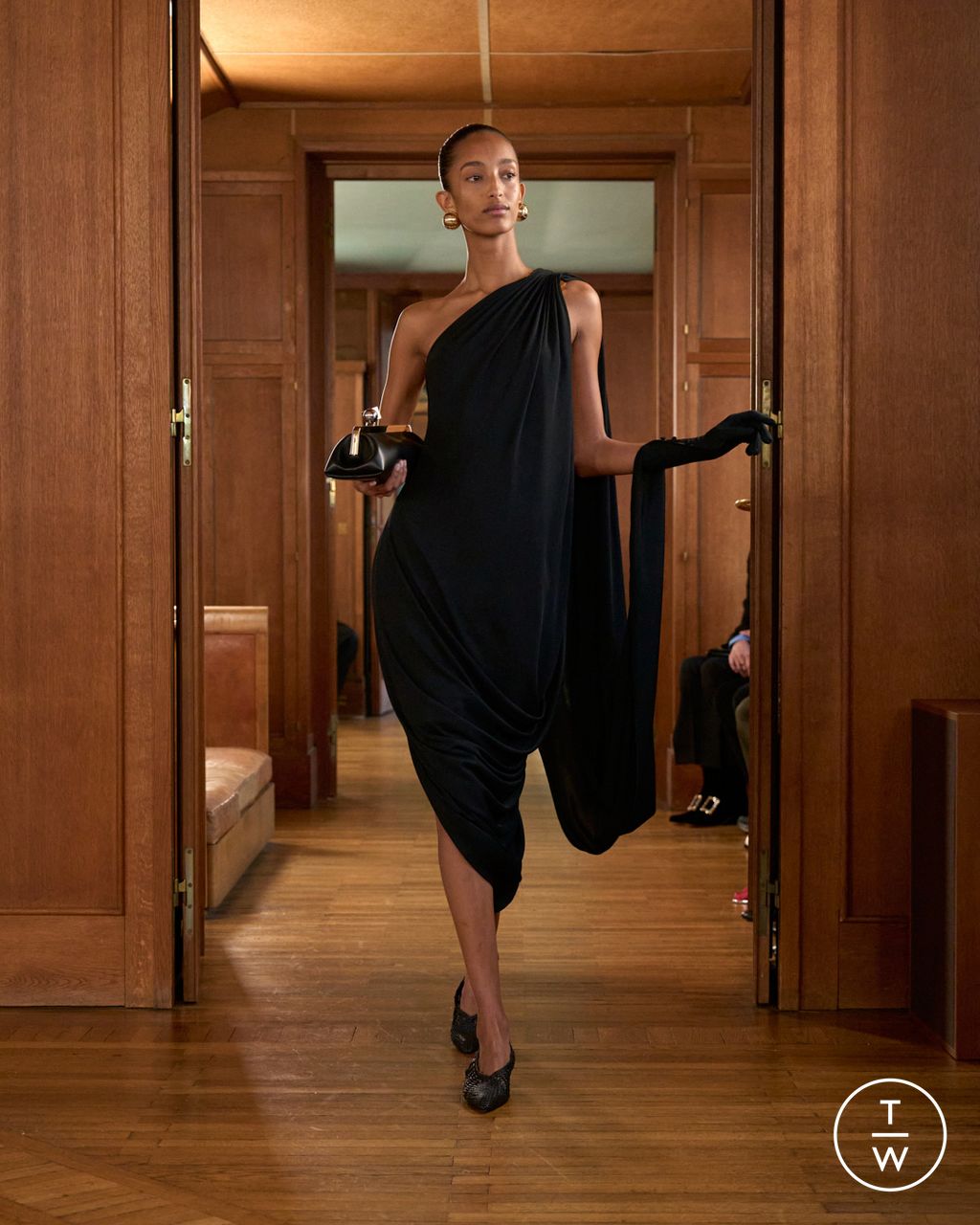 Fashion Week Paris Spring/Summer 2025 look 41 from the Jacquemus collection menswear