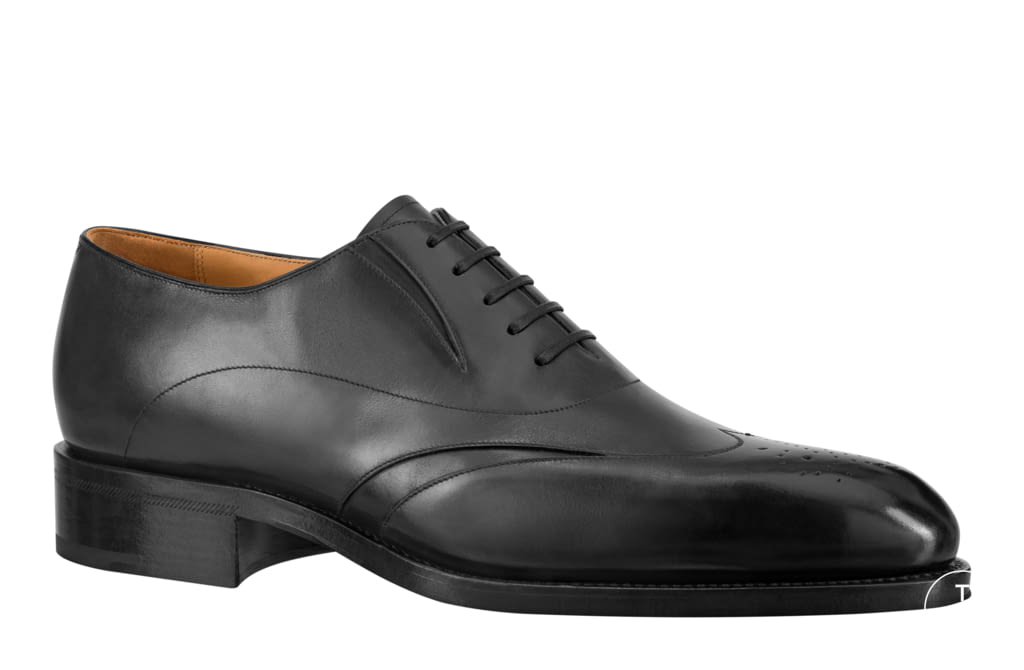 Fashion Week Paris Fall/Winter 2018 look 41 from the Louis Vuitton collection menswear accessories