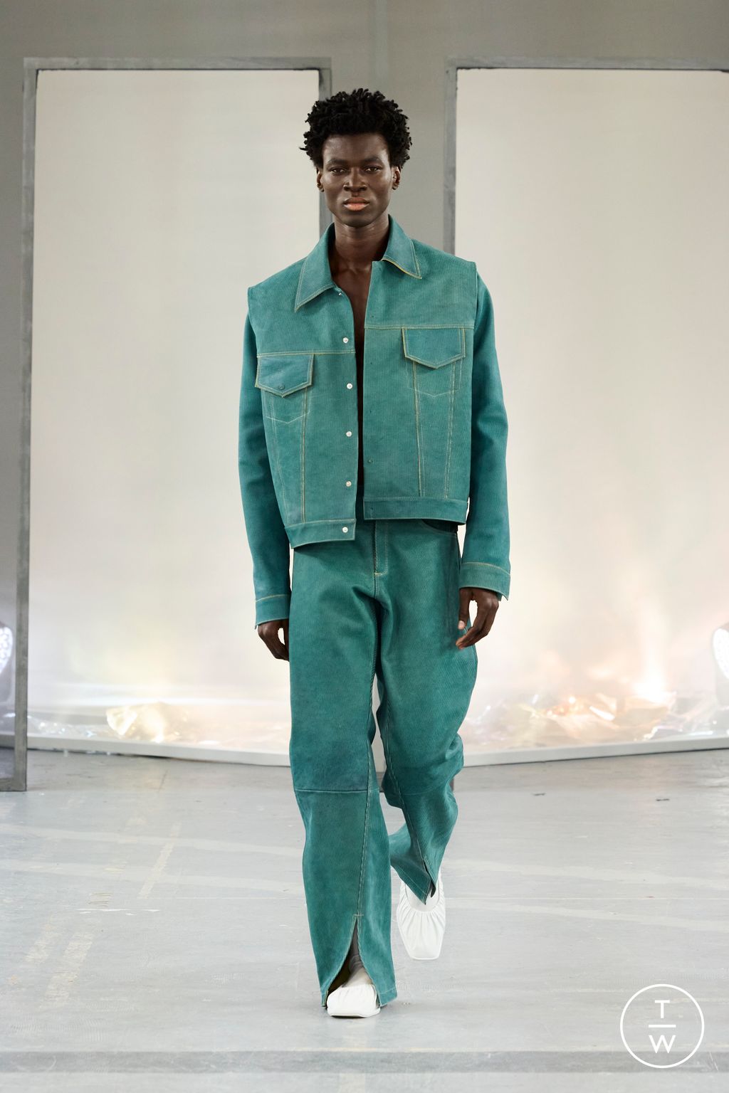 Fashion Week Paris Spring/Summer 2023 look 1 from the Bianca Saunders collection menswear