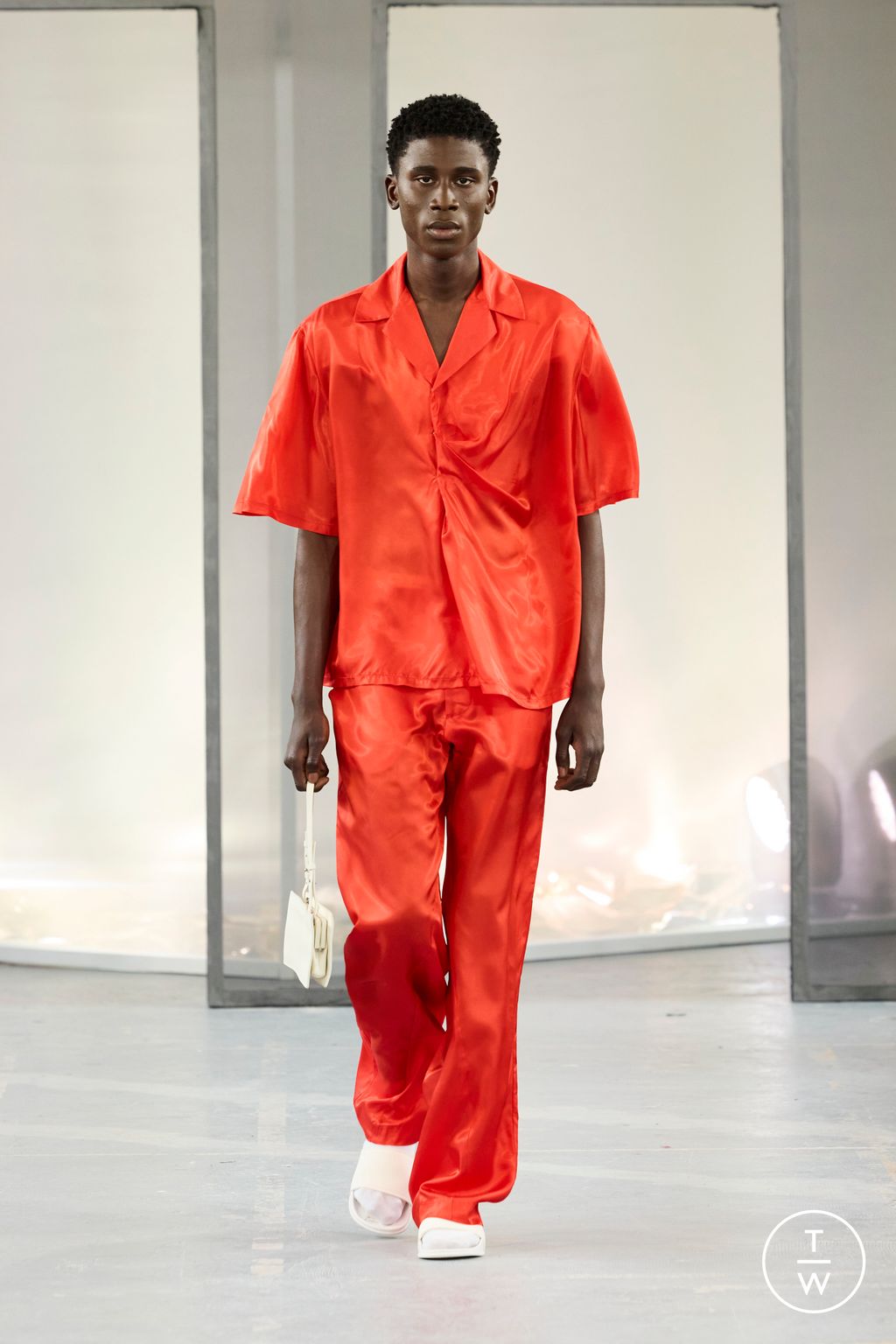 Fashion Week Paris Spring/Summer 2023 look 6 de la collection Bianca Saunders menswear
