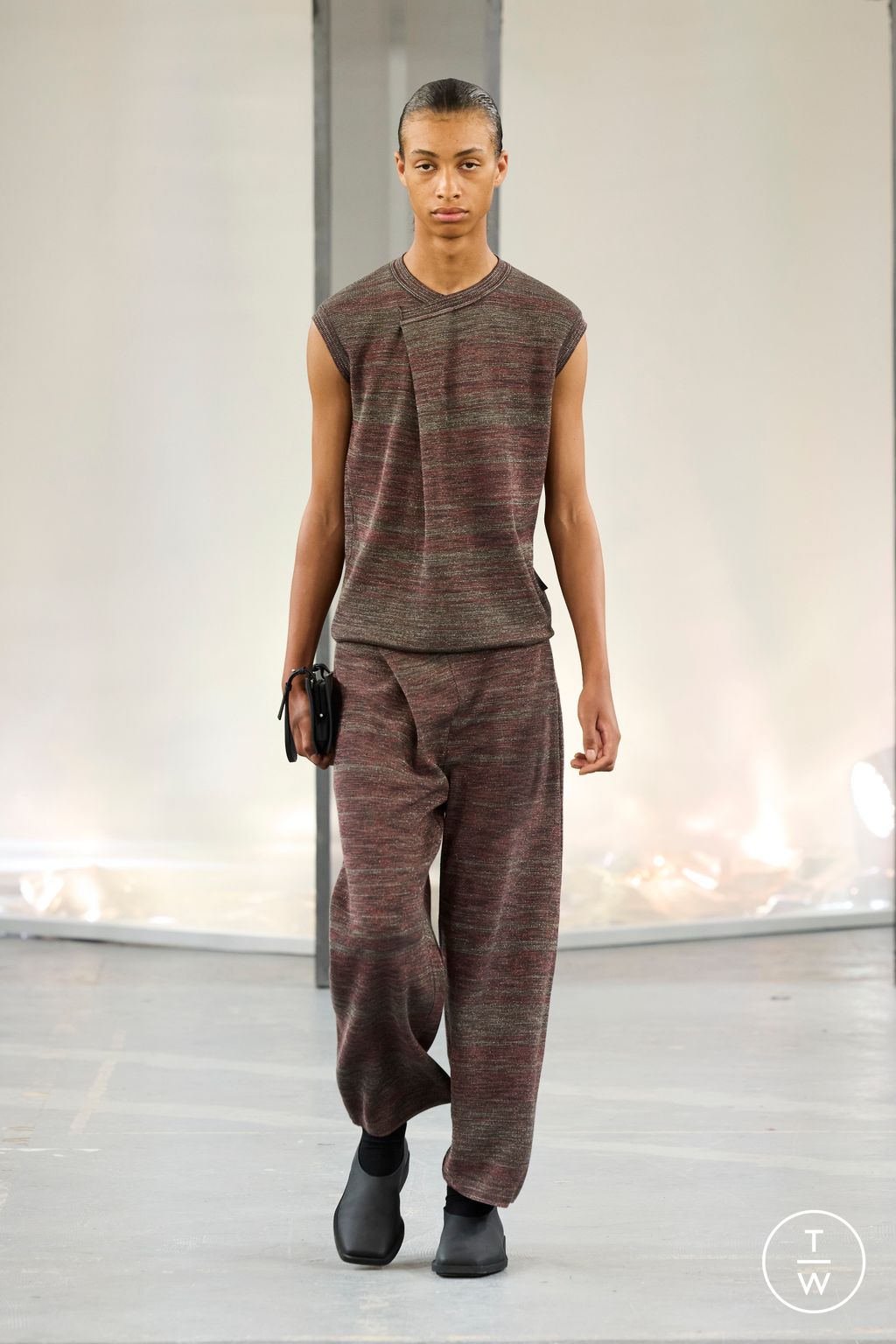 Fashion Week Paris Spring/Summer 2023 look 11 from the Bianca Saunders collection menswear