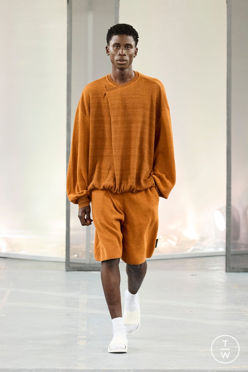 Fashion Week Paris Spring/Summer 2023 look 15 from the Bianca Saunders collection 男装