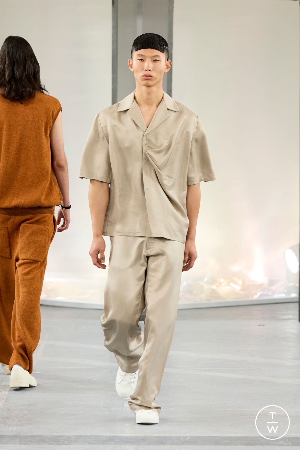 Fashion Week Paris Spring/Summer 2023 look 17 from the Bianca Saunders collection 男装