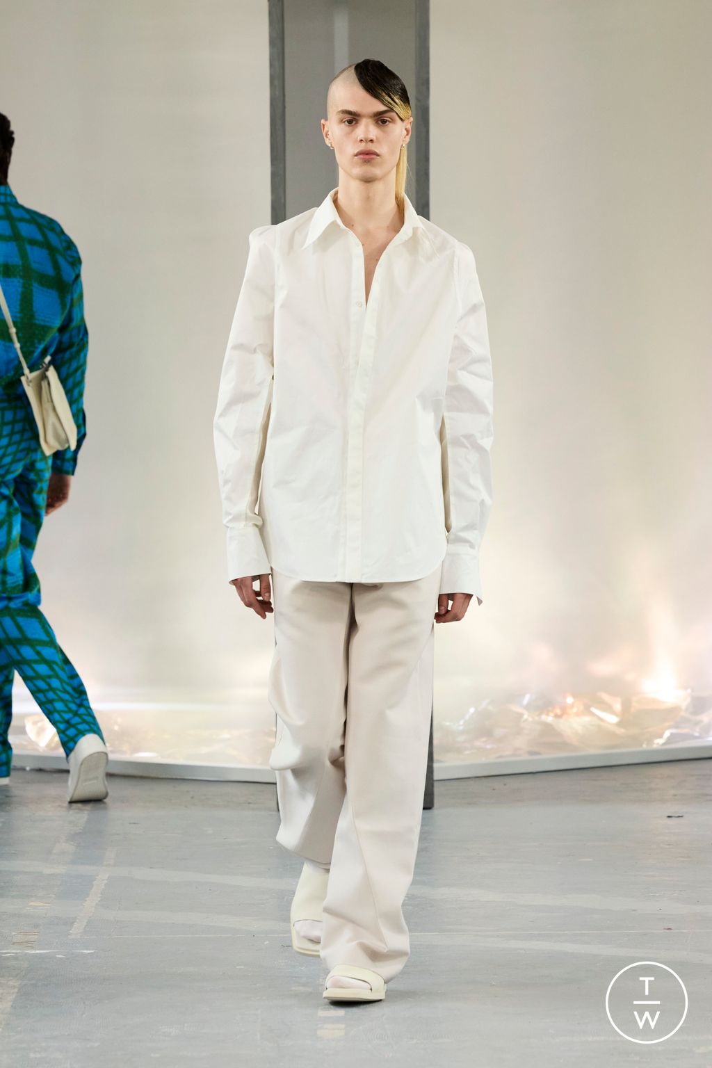 Fashion Week Paris Spring/Summer 2023 look 19 from the Bianca Saunders collection 男装