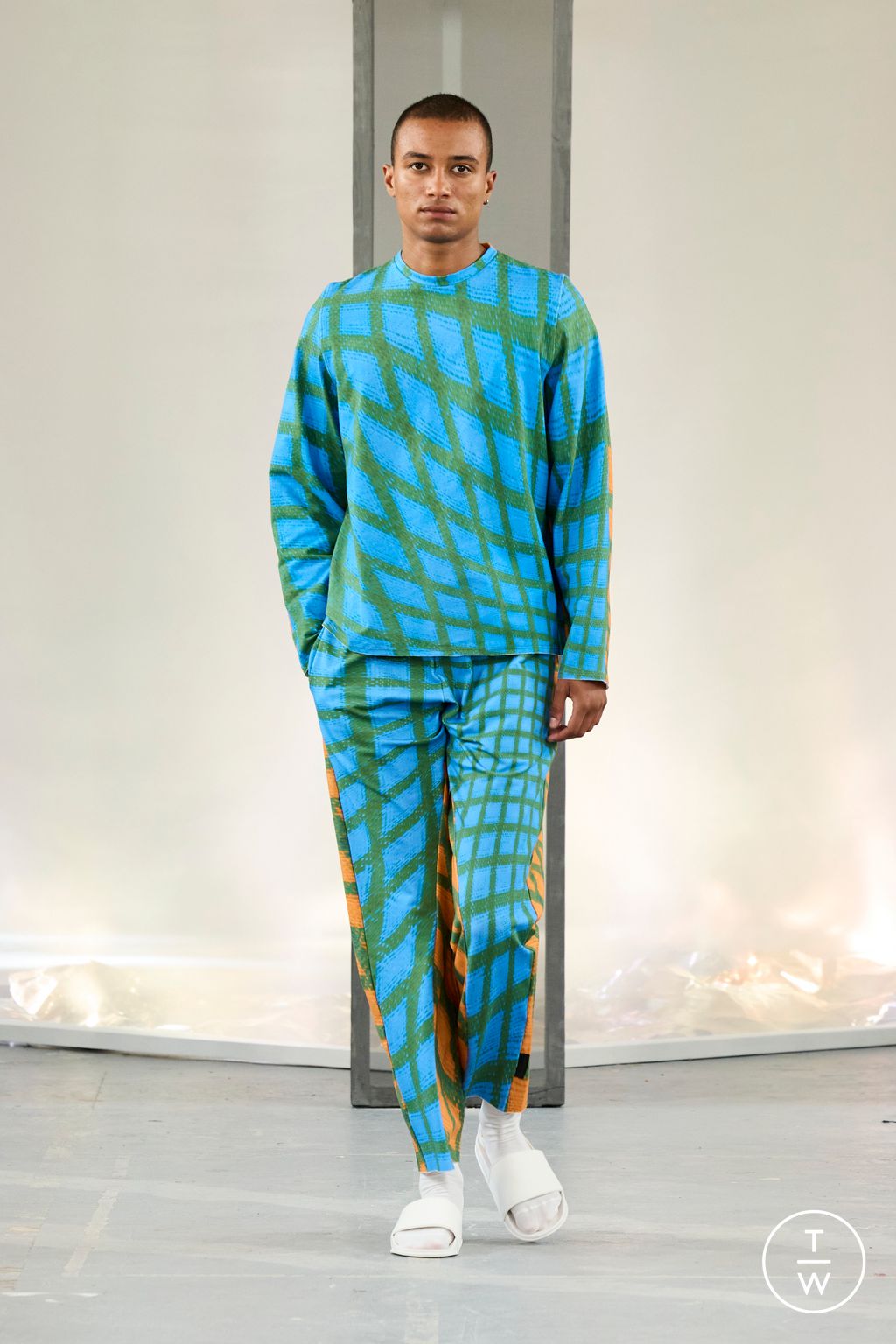 Fashion Week Paris Spring/Summer 2023 look 24 from the Bianca Saunders collection menswear
