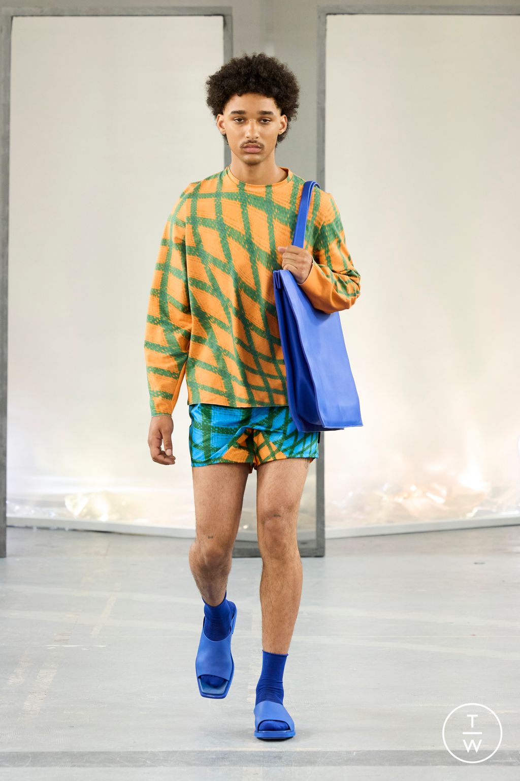 Fashion Week Paris Spring/Summer 2023 look 25 from the Bianca Saunders collection 男装