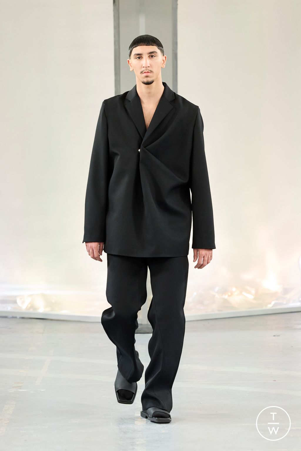 Fashion Week Paris Spring/Summer 2023 look 26 from the Bianca Saunders collection 男装